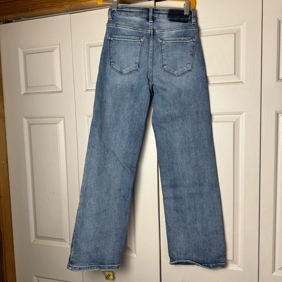 Stylish Light Blue Women's Straight Leg Jeans - Picture 7 of 7